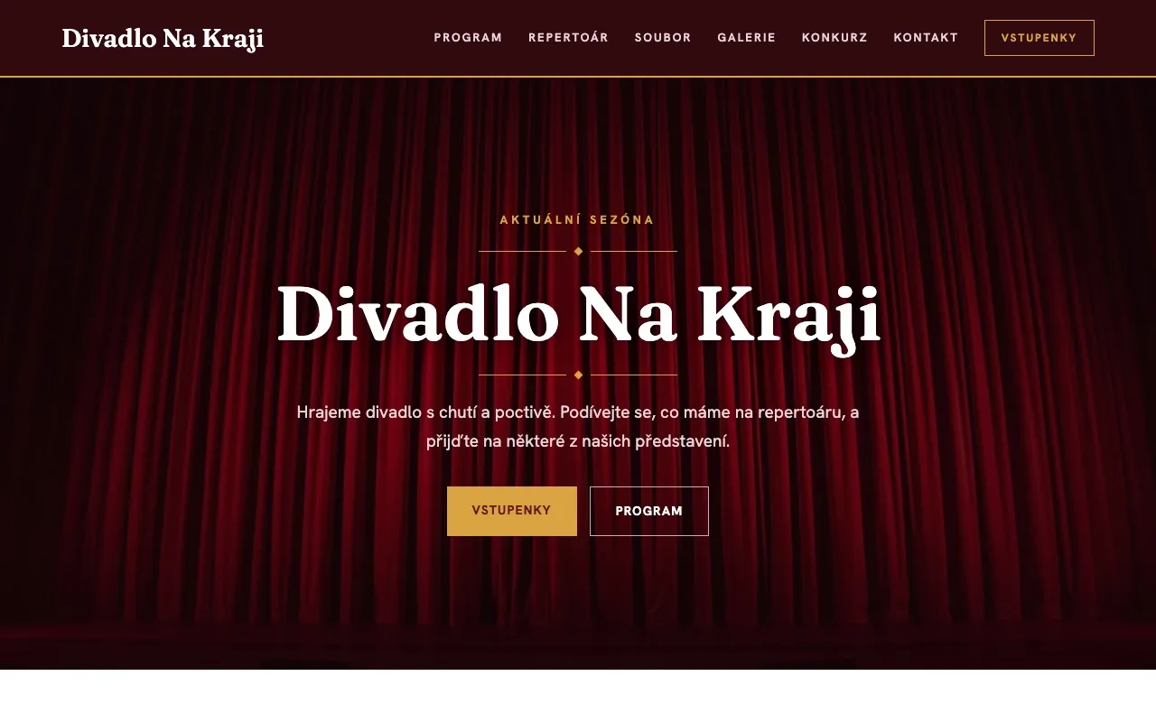Úvodní stránka webu v šabloně Opona: vínová opona a zlaté akcenty